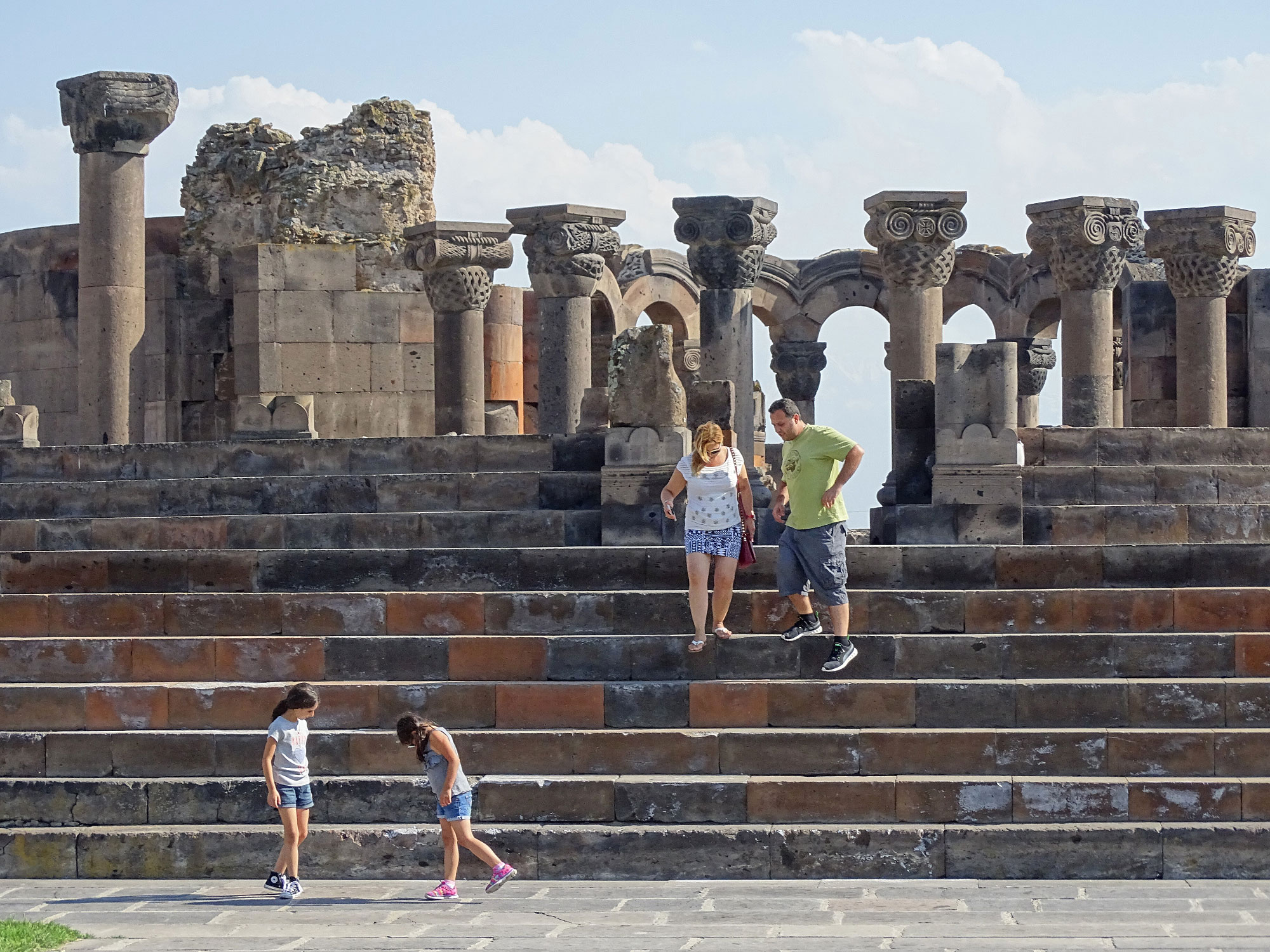 Zvartnots | Etchmiadzin (Զվարթնոց, Звартноц) (Photo license: CC BY 2.0)